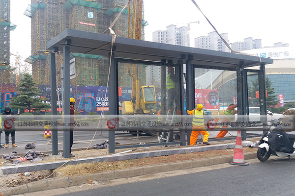 公交站台候车亭安装现场